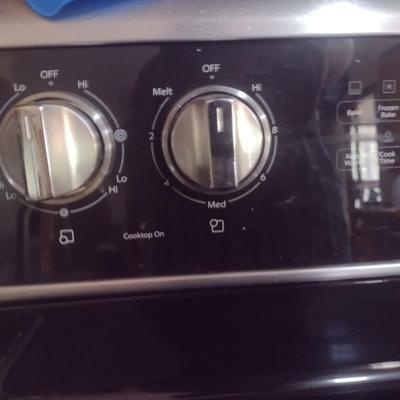 Whirlpool Stainless Finish Glass Top Stove/Oven