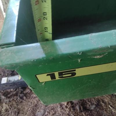 John Deere Garden Pull Wagon with Manual Dump Feature