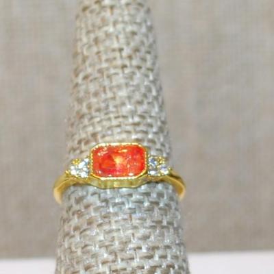 Size 6¾ Orange Horizontal Rectangle Ring with Triple Clear Stone Sides on a Gold Tone Band (2.1g)