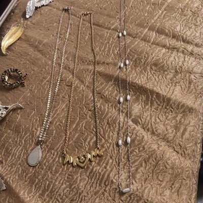 JEWELRY TRAVEL BAG AND SOME COSTUME JEWELRY