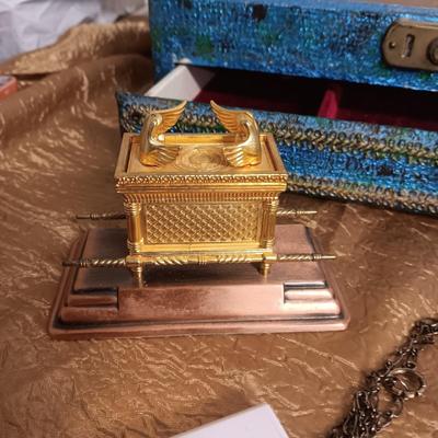PEACOCK FEATHER JEWELRY BOX, BROKEN JEWELRY