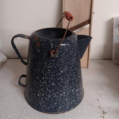 VINTAGE KITCHEN ITEMS