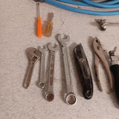 2 HEAVY DUTY EXTENSION CORDS, HAND TOOLS AND A SOLDERING IRON