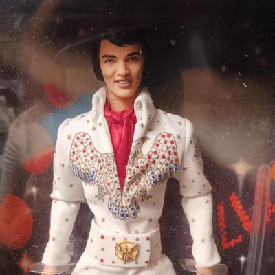 ELVIS PRESLEY FIGURE IN WHITE EAGLE JUMPSUIT