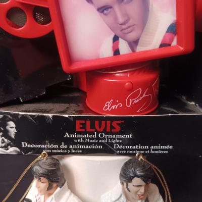 ELVIS ILLUMINATED MUSICAL ORNAMENTS PLUS 2 FIGURE ORNAMENTS