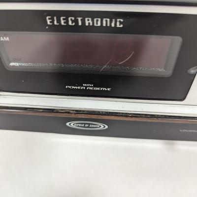 Vintage Zenith Solid State Alarm Clock Radio R472 1970's Retro AM/FM MCM