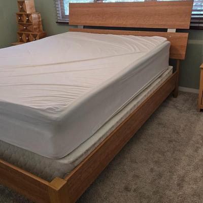 Mid Century Style Queen Size Bed