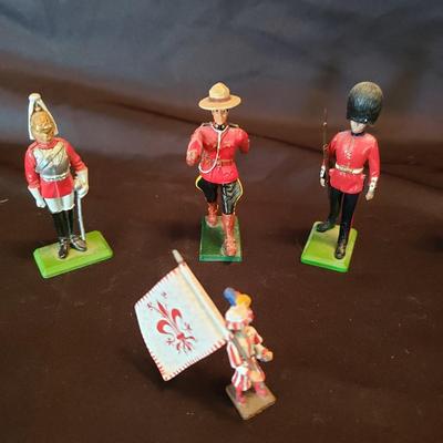 Skating The Serpentine Print and Metal Britain LTD Figurines (PB-KD)