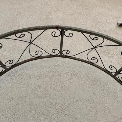 METAL ARCHED ARBOR