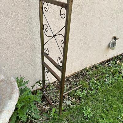 METAL ARCHED ARBOR
