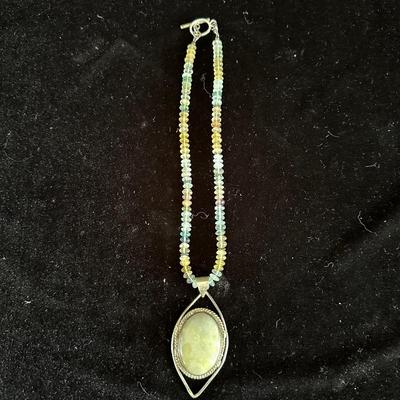 BEADED NECKLACE W/STONE PENDANT