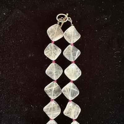 BEADED NECKLACE W/STONE PENDANT