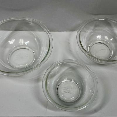 Set of 3 Glass Pyrex Mixing Bowls