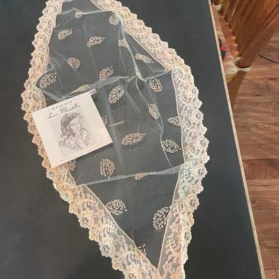 Lace mantilla/church veil