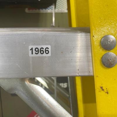 6’ fiberglass ladder