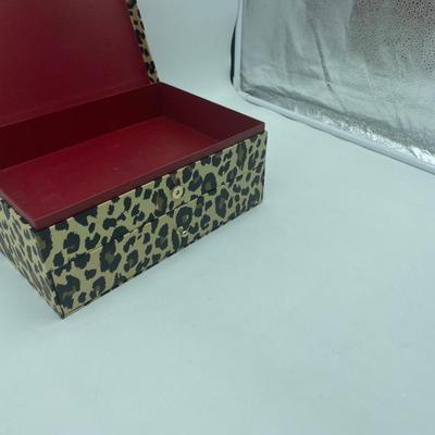 Leopard box