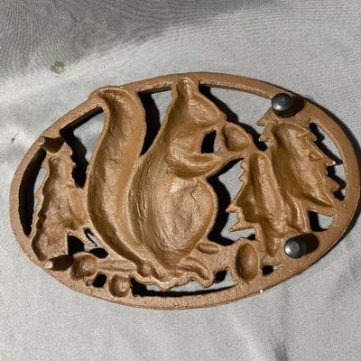 Squirrel trivet