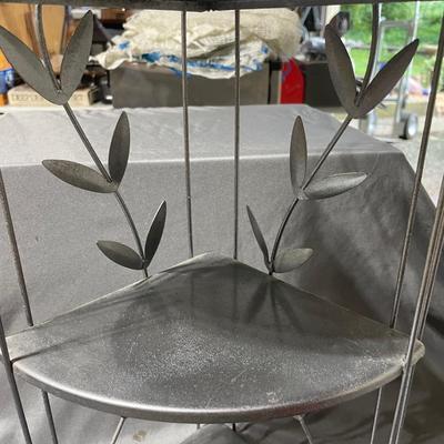 Floral wire shelf