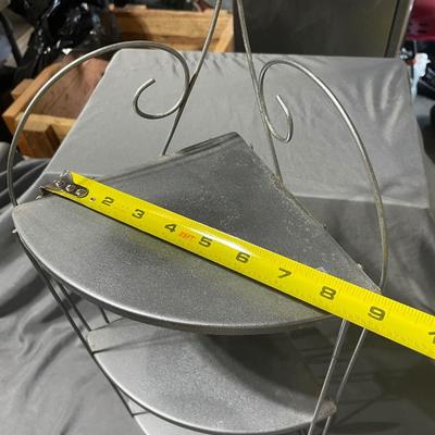 Floral wire shelf