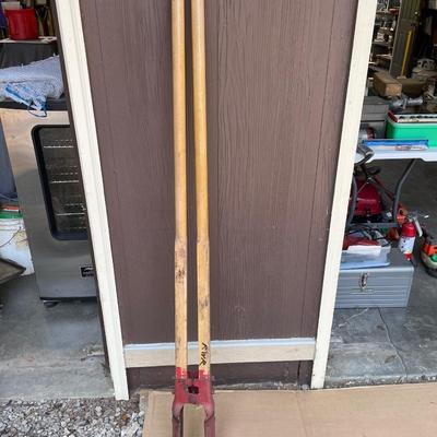 Post hole digger