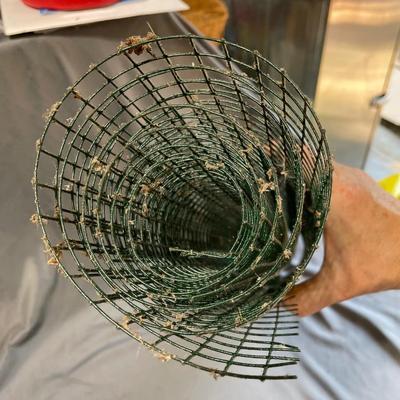 Woven wire-remaining roll