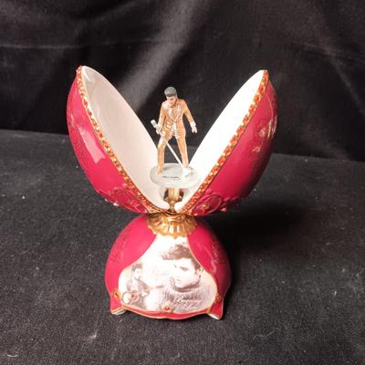 MUSICAL ELVIS PRESLEY PORCELAIN EGG