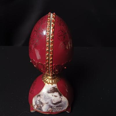 MUSICAL ELVIS PRESLEY PORCELAIN EGG