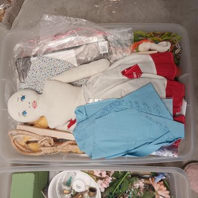 ARTS AND CRAFTS SUPPLIES
