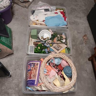 ARTS AND CRAFTS SUPPLIES