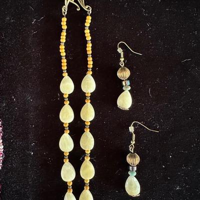 NECKLACE W/MATCHING EARRINGS & SEED BEAD NECKLACE