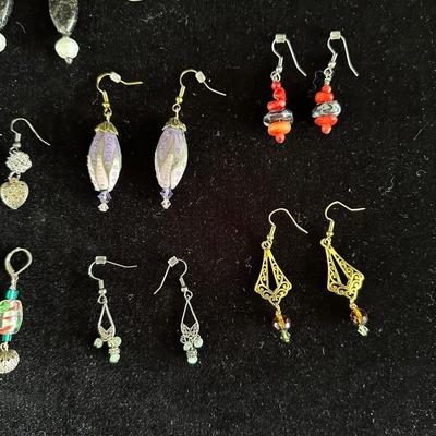 ASSORTMENT OF EARRINGS
