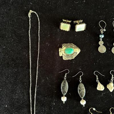 ASSORTMENT OF EARRINGS
