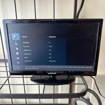 AUDIOVOX CD PLAYER, SAMSUNG 19" TV W/REMOTE AND INSIGNIA DVD PLAYER