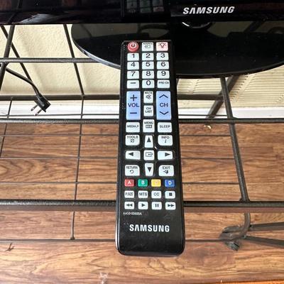 AUDIOVOX CD PLAYER, SAMSUNG 19" TV W/REMOTE AND INSIGNIA DVD PLAYER
