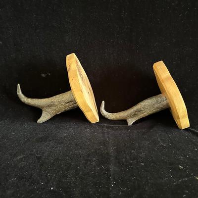 2 WALL MOUNTED HORN COAT HOOKS