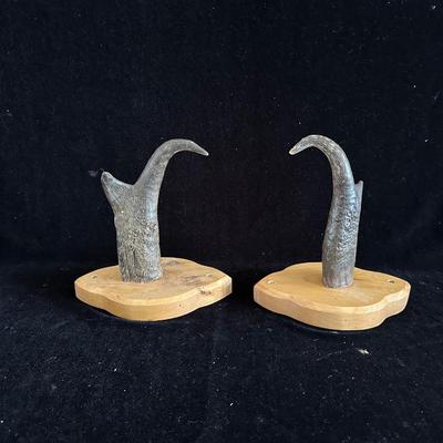 2 WALL MOUNTED HORN COAT HOOKS