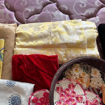 PACKAGES OF JEWELS, DOPLIES AND OTHER LINEN