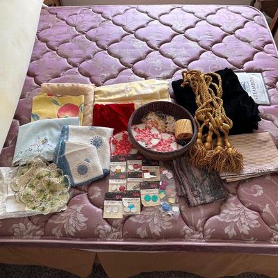 PACKAGES OF JEWELS, DOPLIES AND OTHER LINEN
