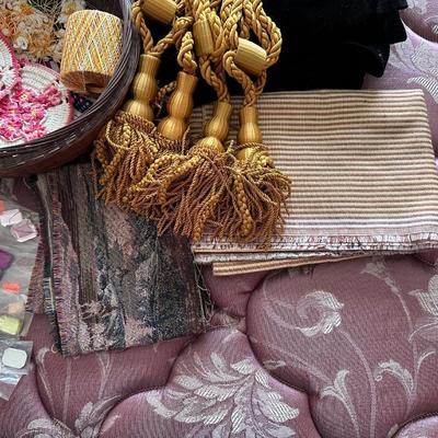 PACKAGES OF JEWELS, DOPLIES AND OTHER LINEN