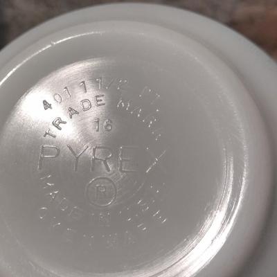 2 DWD Pyrex Bowls