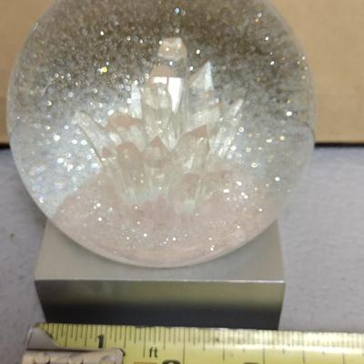 Smithsonian Quartz Snow Globe