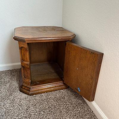 END TABLE AND TABLE LAMP