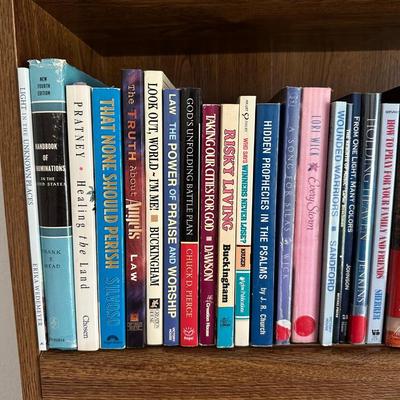 AN ASSORTMENT OF BOOKS (4)