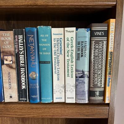 AN ASSORTMENT OF BOOKS (5)