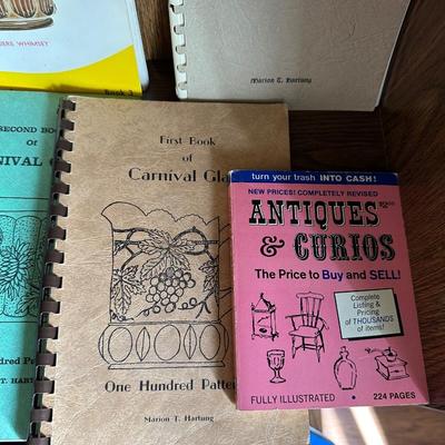 AN ASSORTMENT OF BOOKS (7)