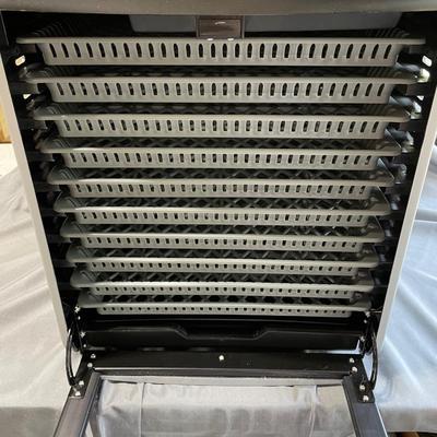 Dehydrator