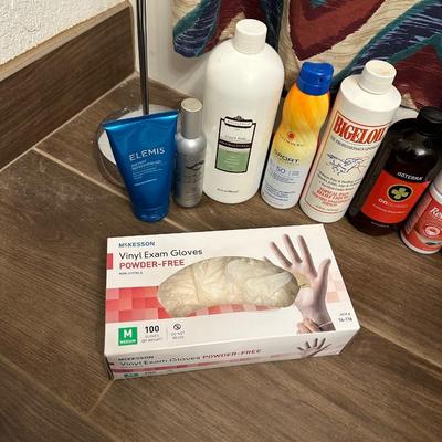FREE STANDING TP HOLDER, SHOWER CURTAIN AND TOILETRIES