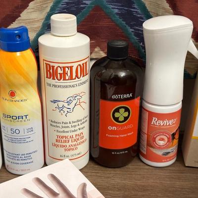 FREE STANDING TP HOLDER, SHOWER CURTAIN AND TOILETRIES