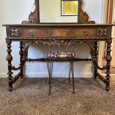 BEAUTIFUL ORNATE ANTIQUE VANITY WITH STOOL