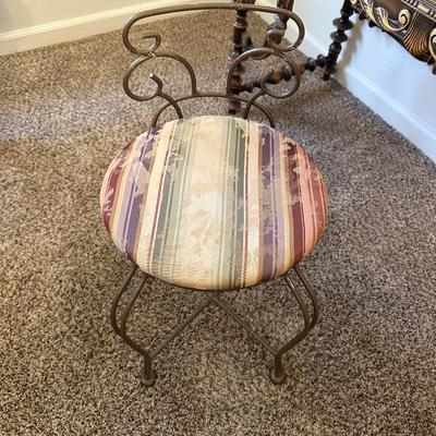 BEAUTIFUL ORNATE ANTIQUE VANITY WITH STOOL